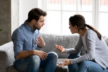Jakie są sposoby na rozwiązanie konfliktów w związku i w rodzinie?